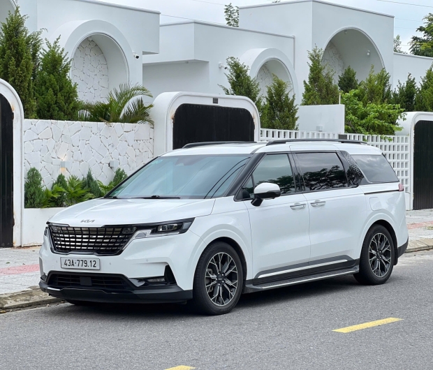 KIA Carnival Cho Gia Đình & VIP: Nên Thuê Bản Nào? Giá Bao Nhiêu?