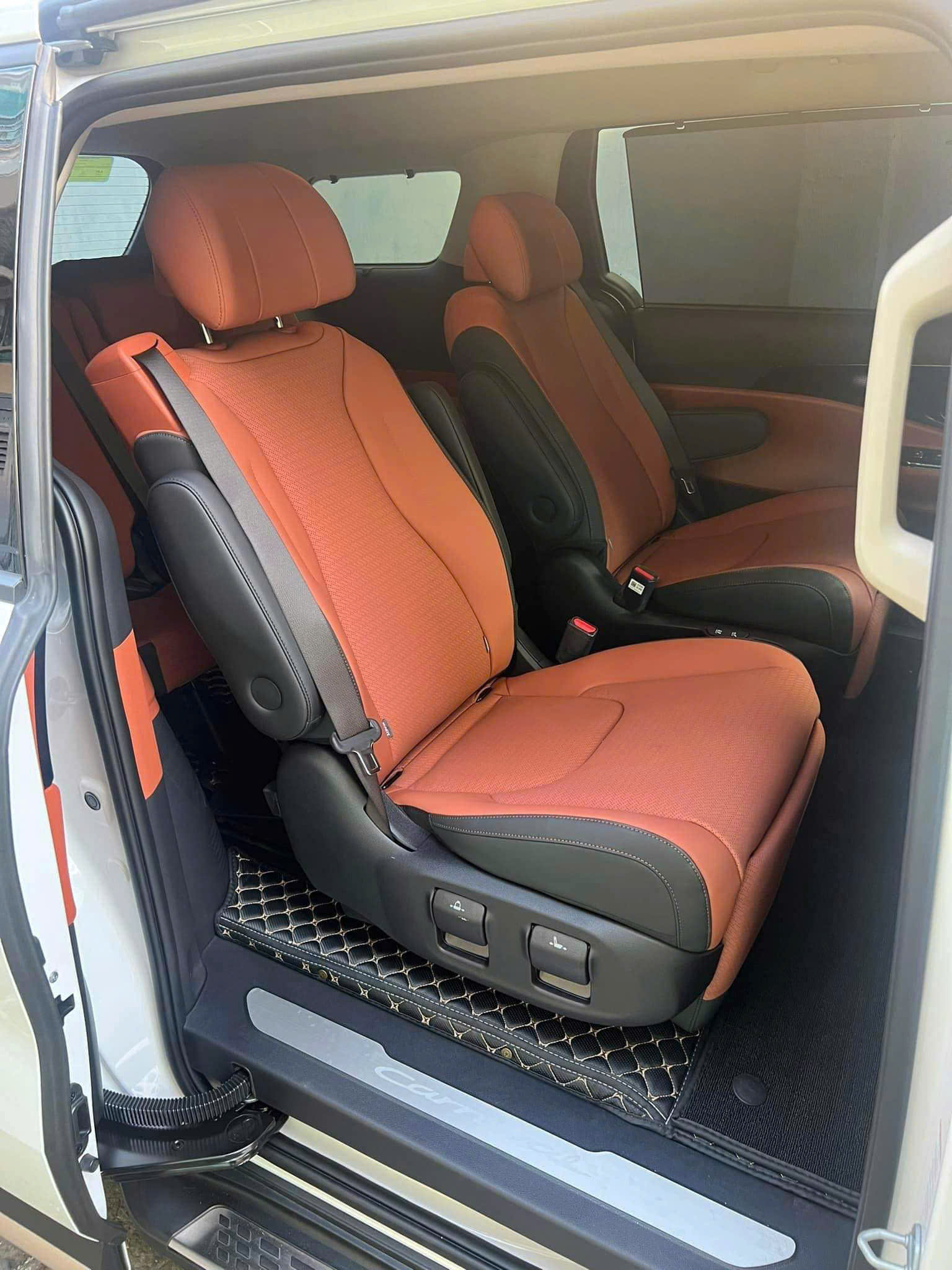 Kia Carnival 5